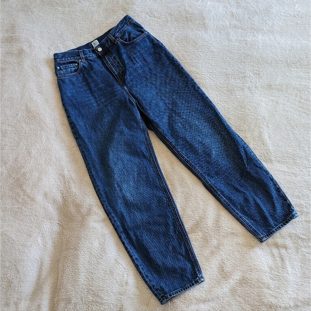 Like New Toteme Tapered High Rise Blue Jeans, size 28/32